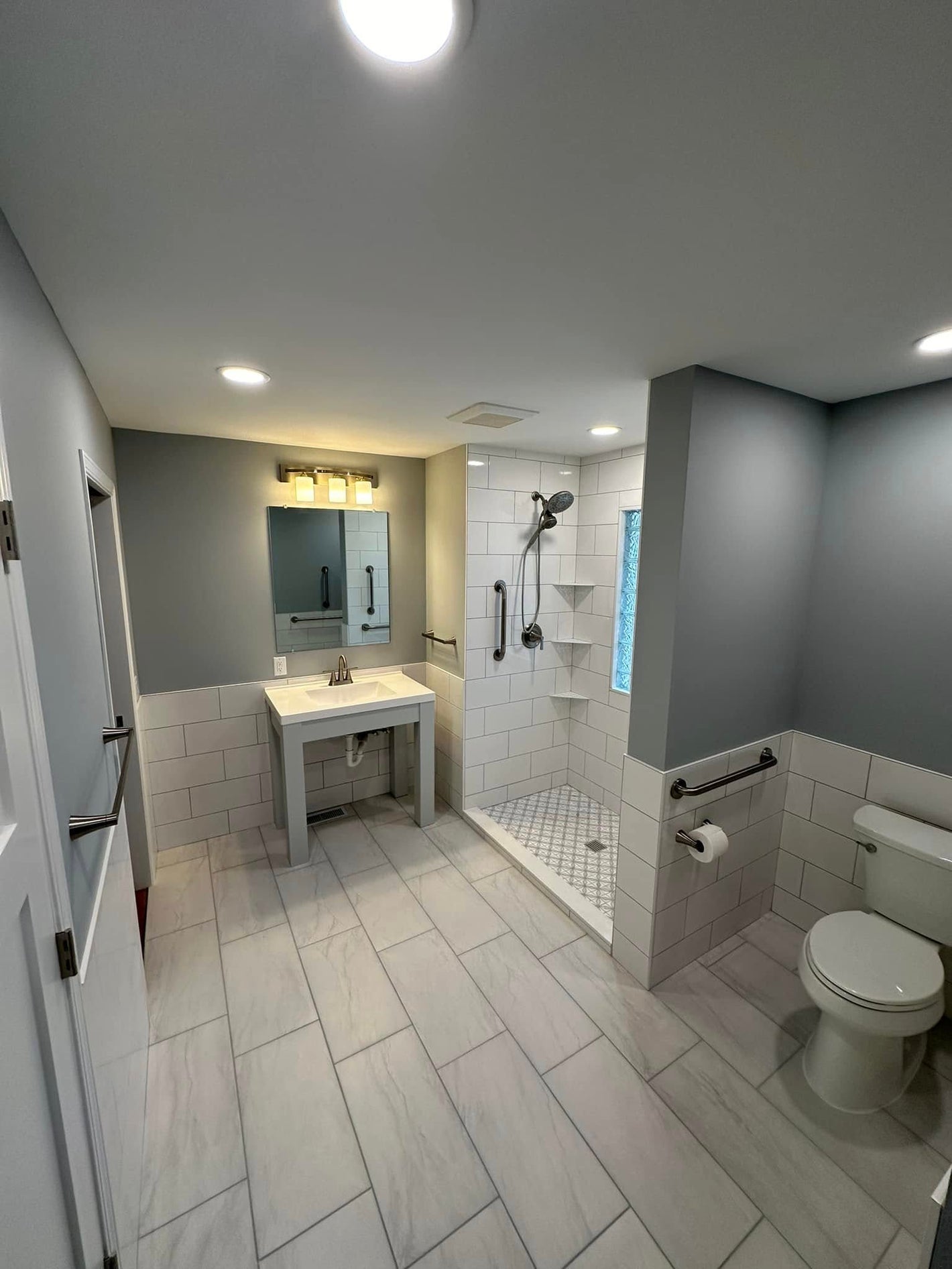 Remodeled Ultra Clean Bathroom W/ Large Tile & Large Format Flooring