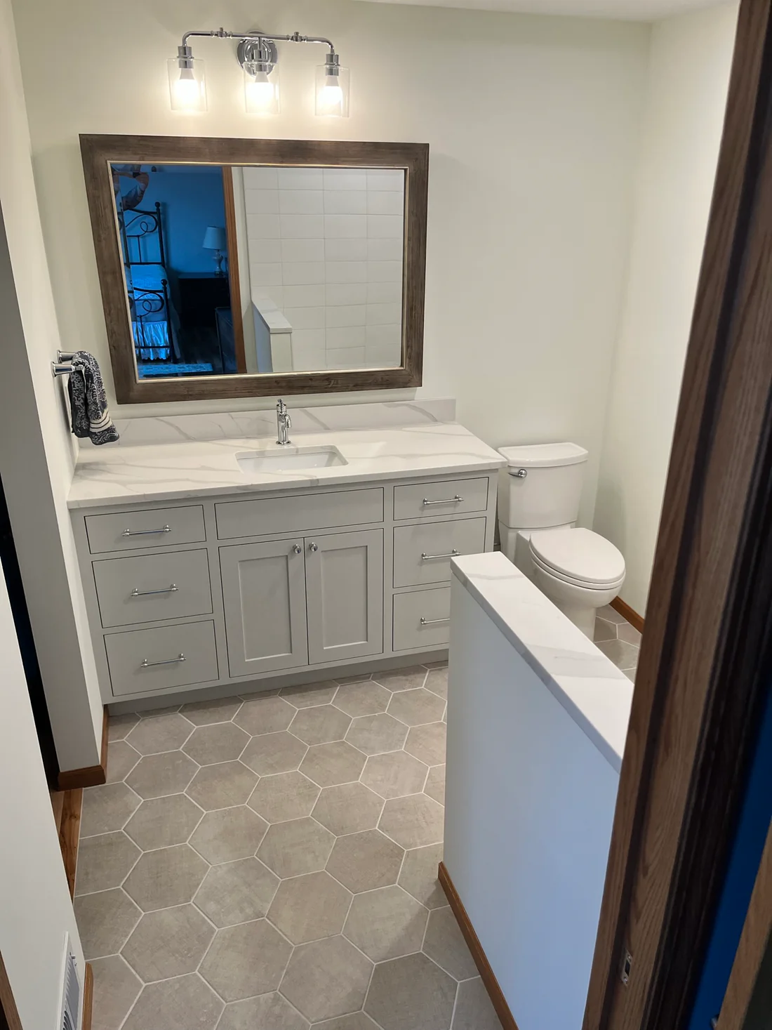 MEtro Remodling Updated Bathroom - Glass Door & Bench Seat W: Shower Niche4