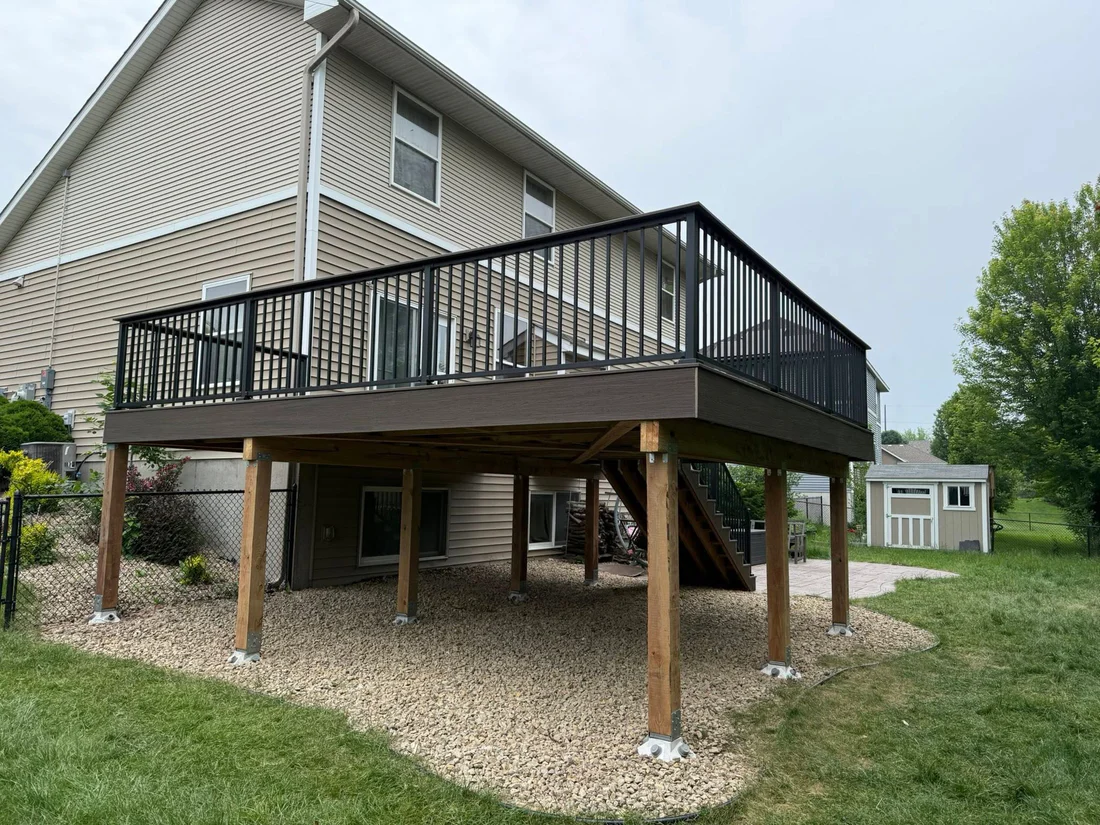 Mero Remodeling Mid-Level Composite Material Deck3