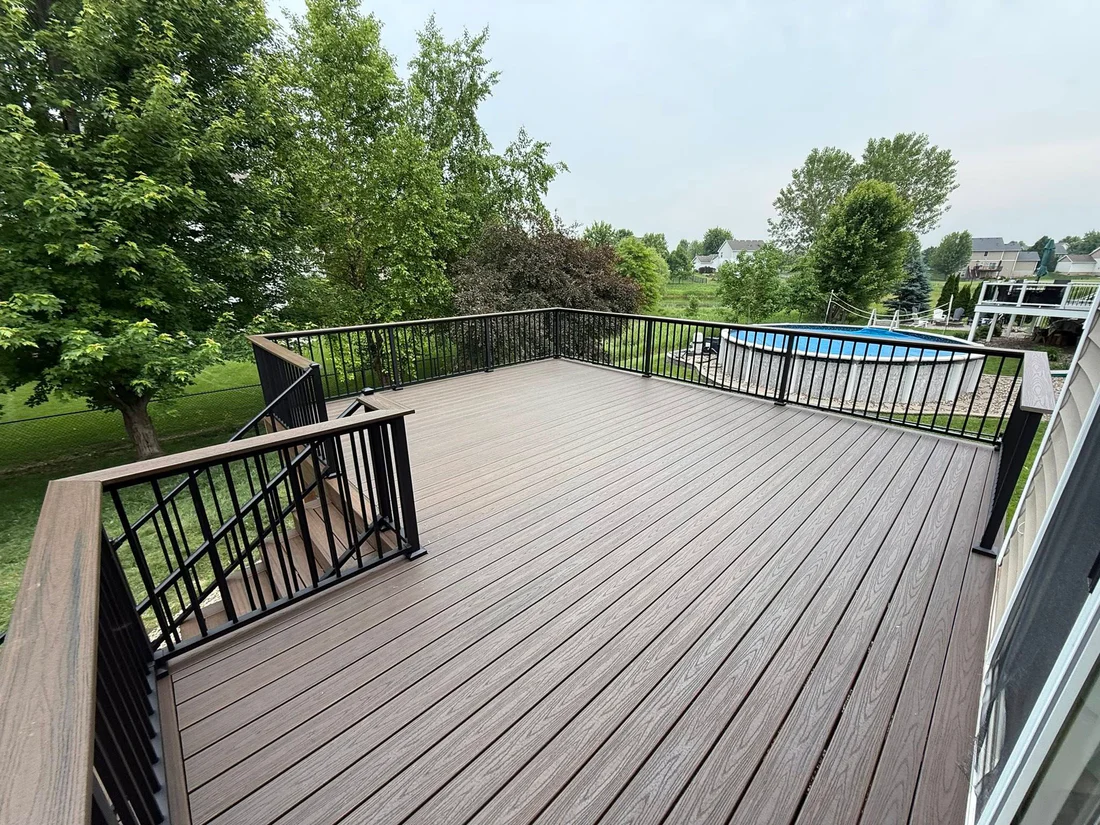 Mero Remodeling Mid-Level Composite Material Deck4