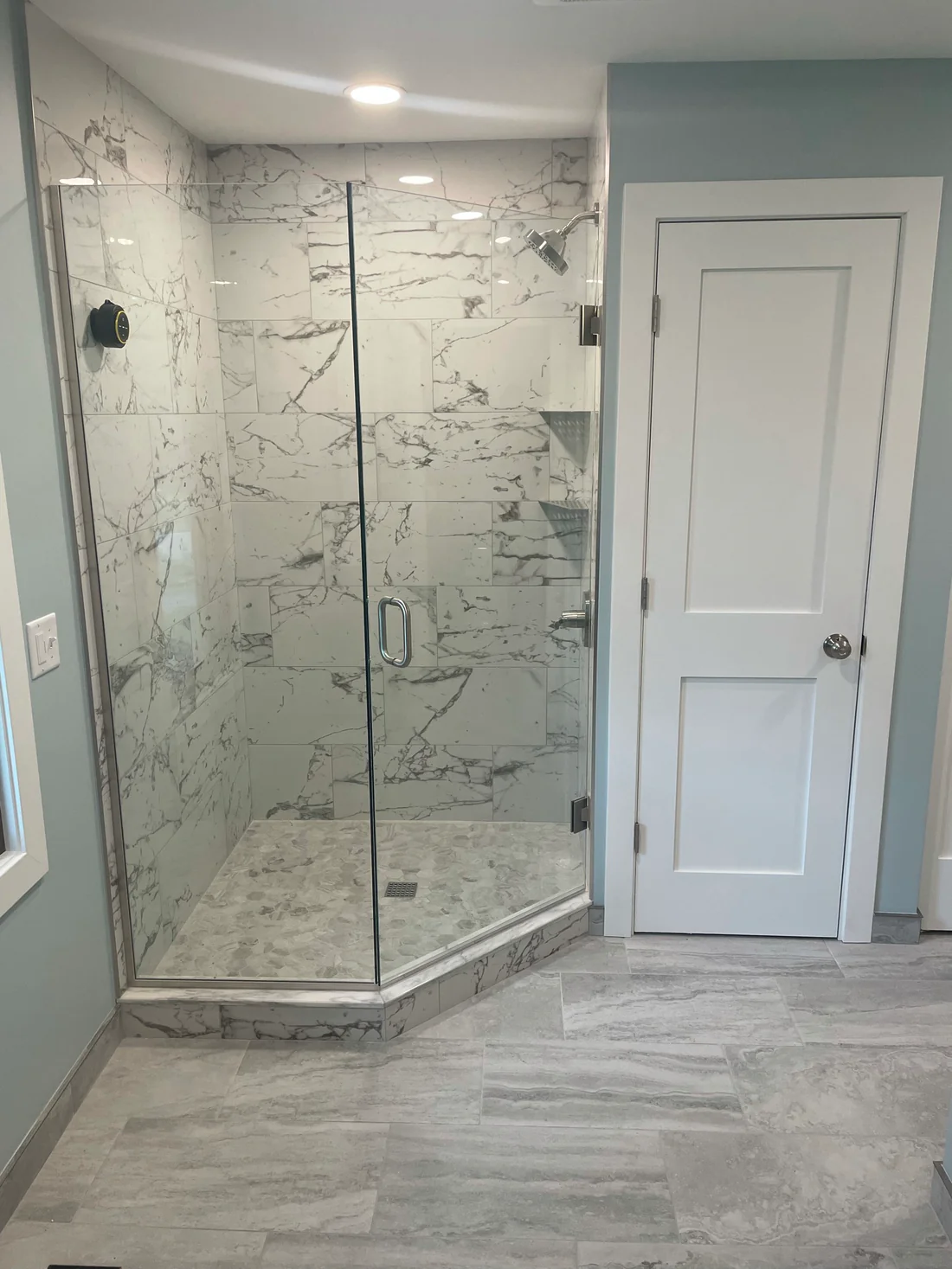 Metro REmodling Updated Bathroom - Marble Appearance Shower Tile2