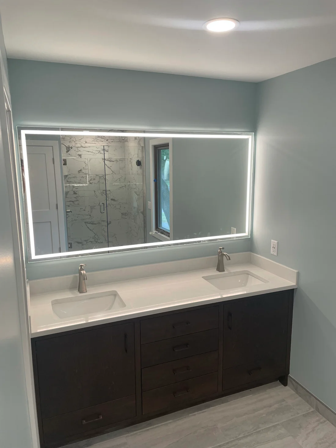 Metro REmodling Updated Bathroom - Marble Appearance Shower Tile7