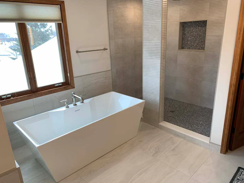 Metro Remodeling Johnson Street Bathroom Stand Alone Tub & Large Shower1