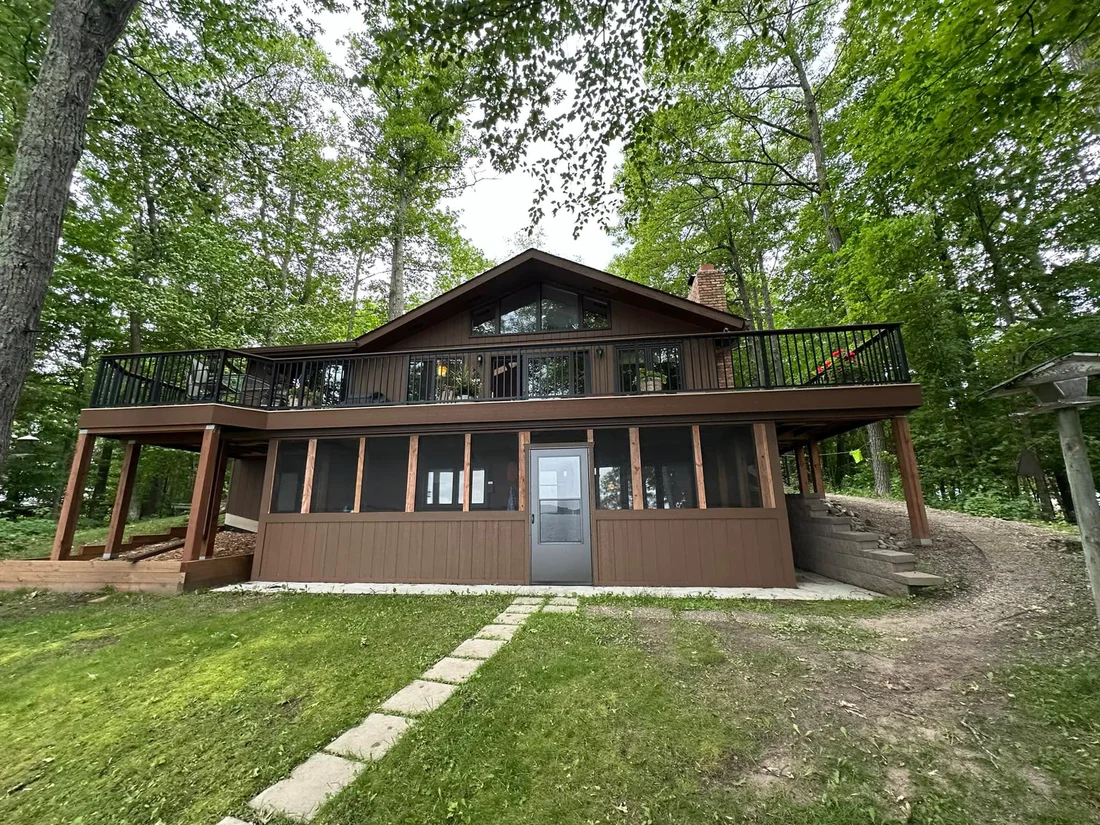 Metro Remodeling Lake House Composite Deck W: Accessible Entry6
