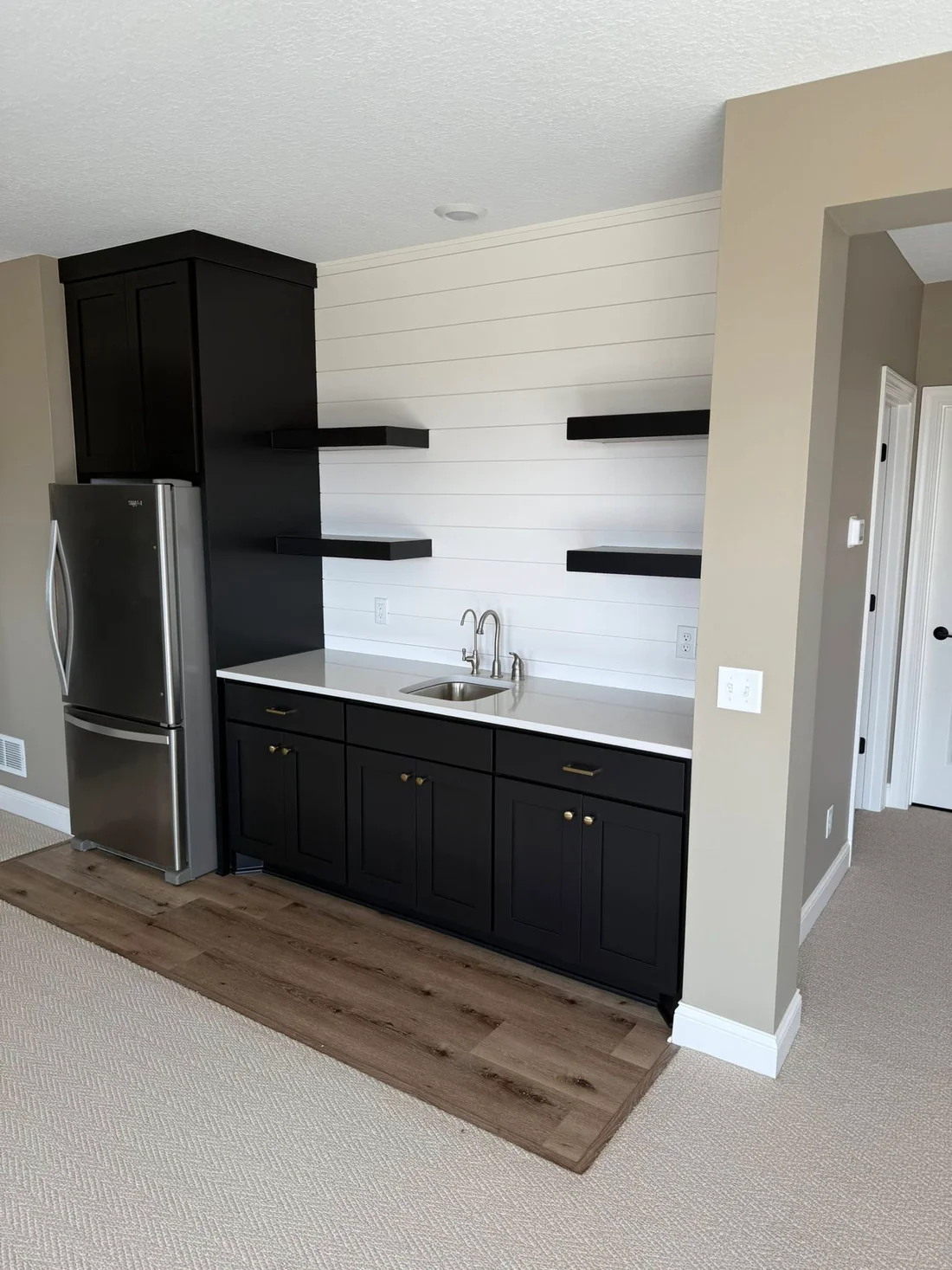 Metro Remodeling Living Room Remodel Built-in Shelving & Storage3