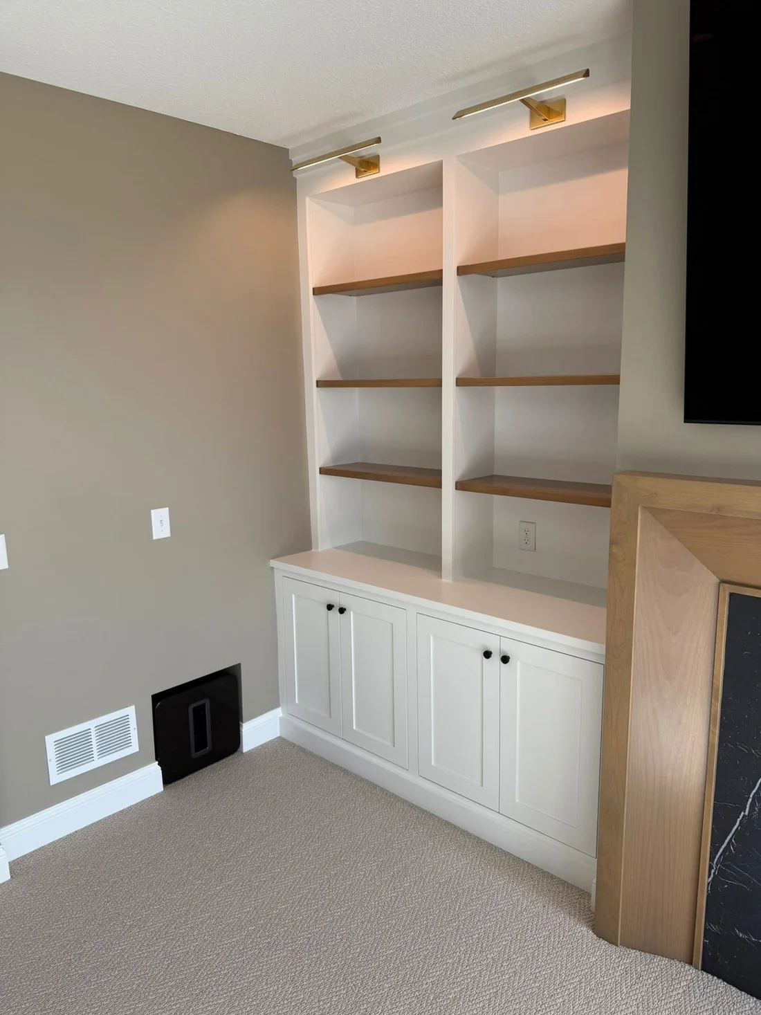 Metro Remodeling Living Room Remodel Built-in Shelving & Storage4