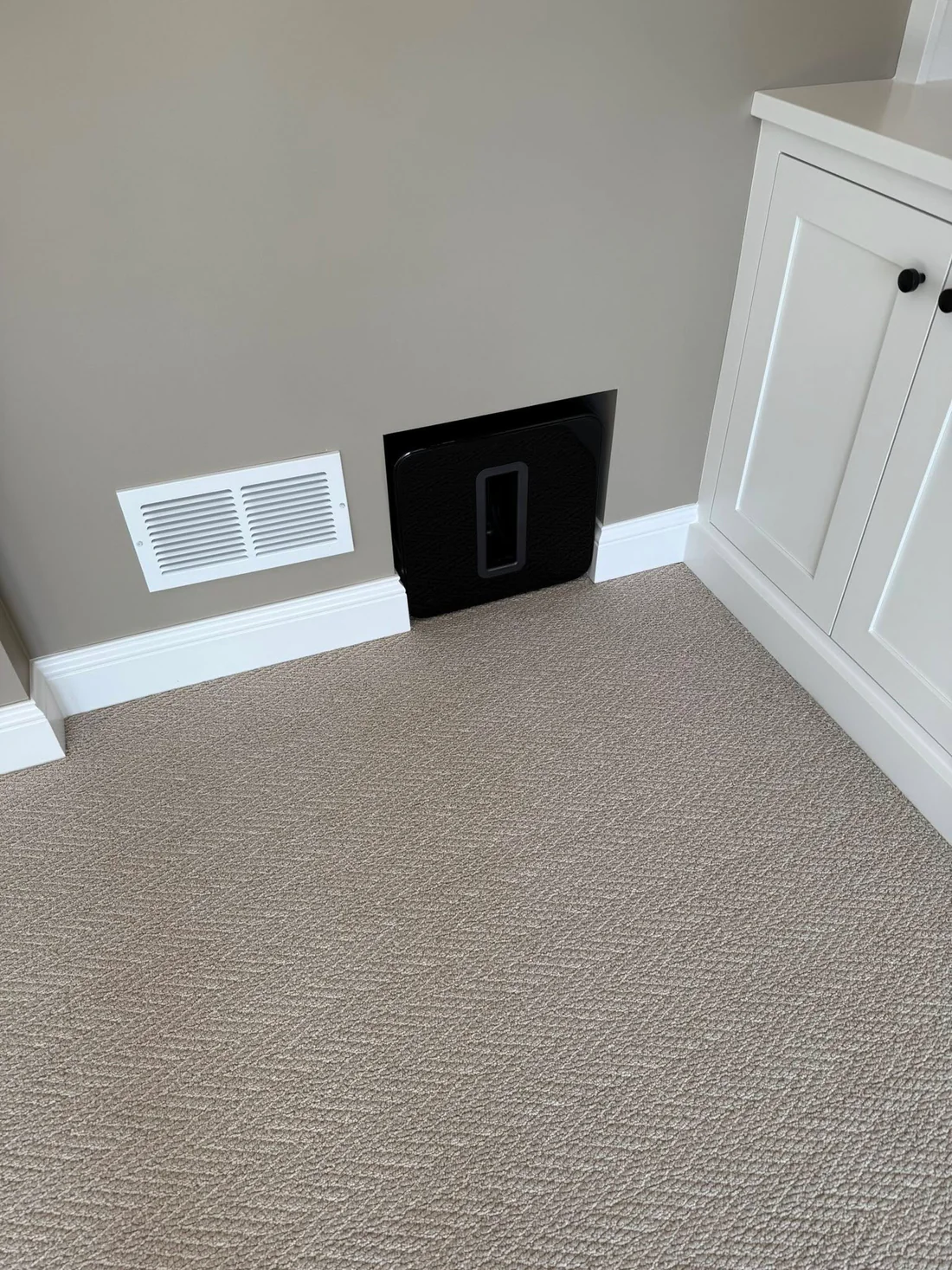 Metro Remodeling Living Room Remodel Built-in Shelving & Storage6