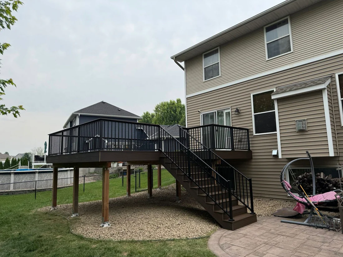 Metro Remodeling Mid-Level Composite Material Deck1
