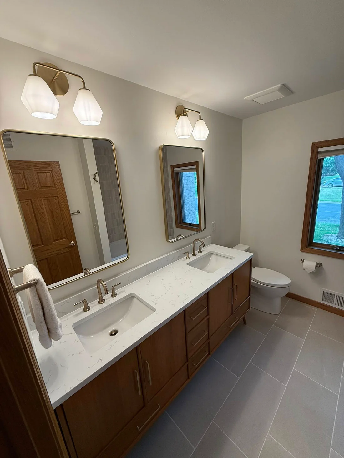Metro Remodeling Mix of Mid-century W: Vertical Patterned Tile Tub Shower Combo3