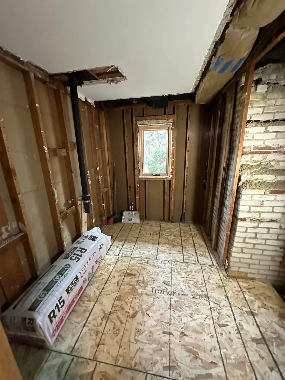 Metro Remodeling Modern Bathroom With Wood Walled Shower9
