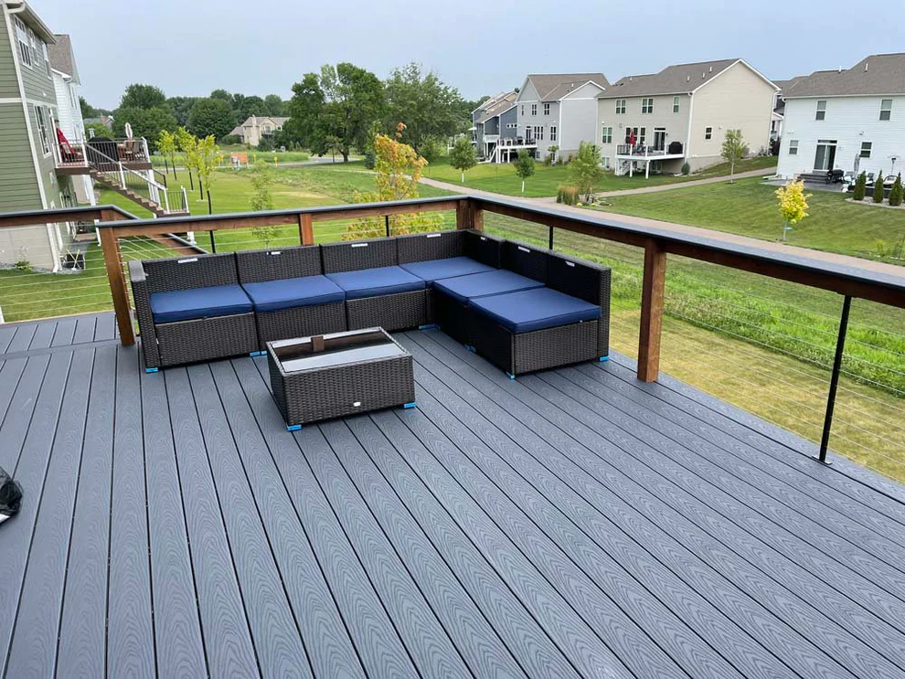 Metro Remodeling Penn Avenue Mid-Level Composite Decking W: Stairs2