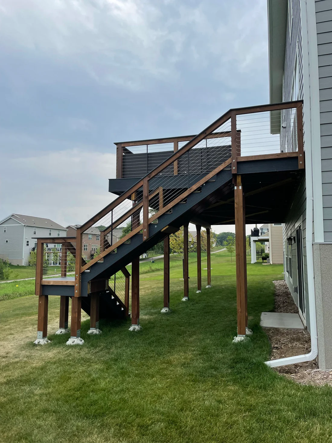 Metro Remodeling Penn Avenue Mid-Level Composite Decking W: Stairs6