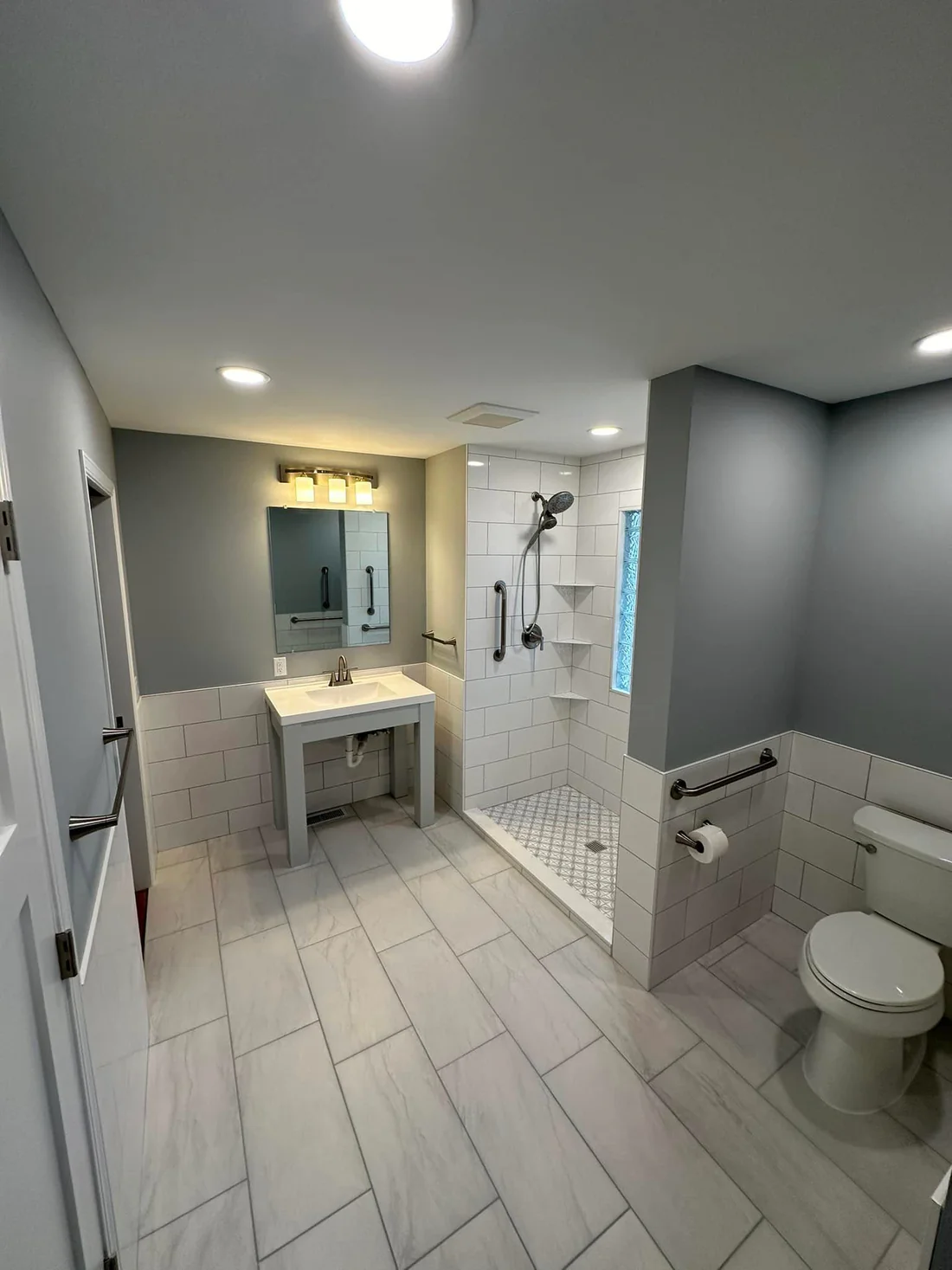 Metro Remodeling Remodeled Ultra Clean Bathroom With Large Tile & Large Format Flooring