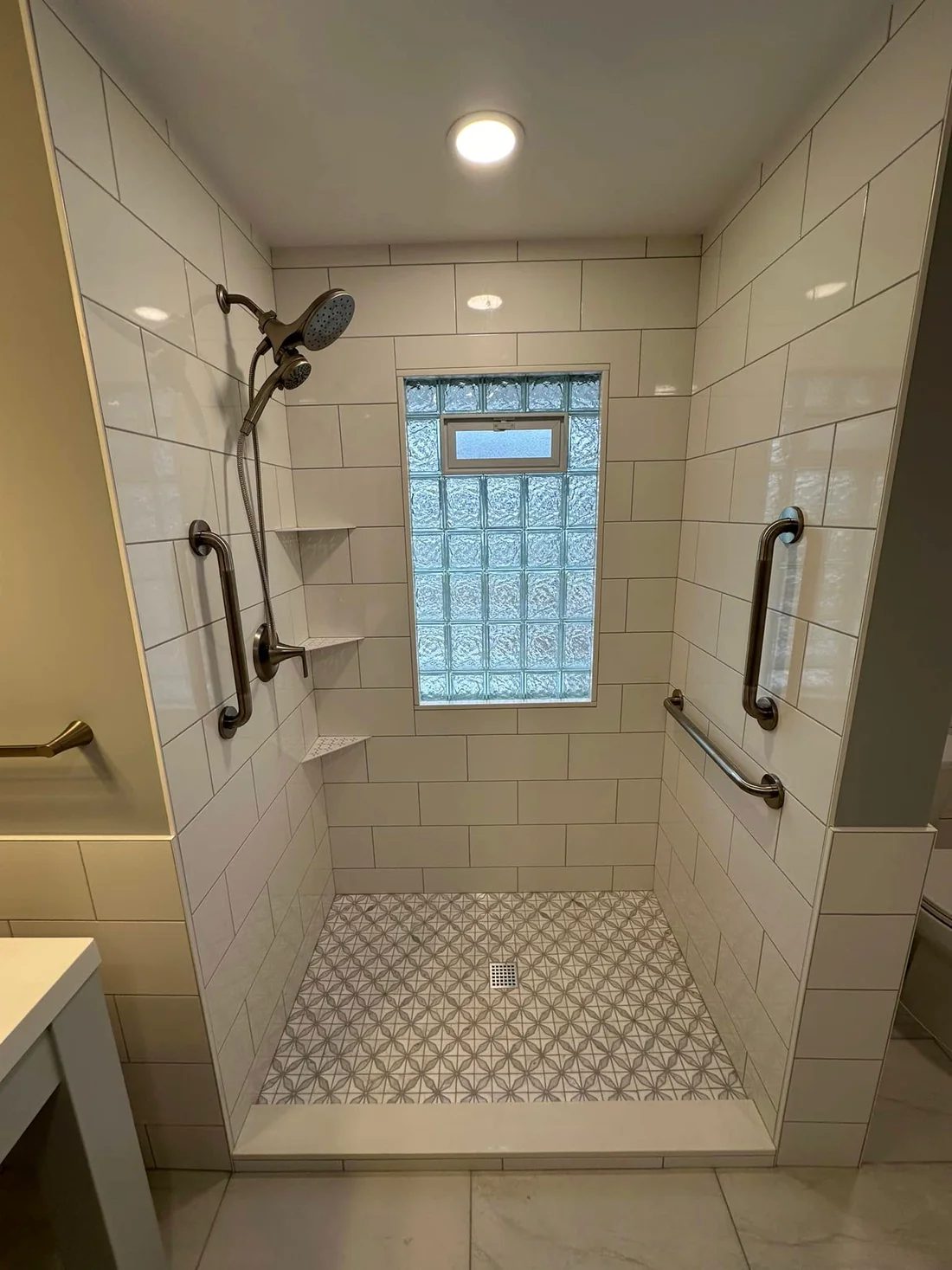 Metro Remodeling Remodeled Ultra Clean Bathroom With Large Tile & Large Format Flooring4