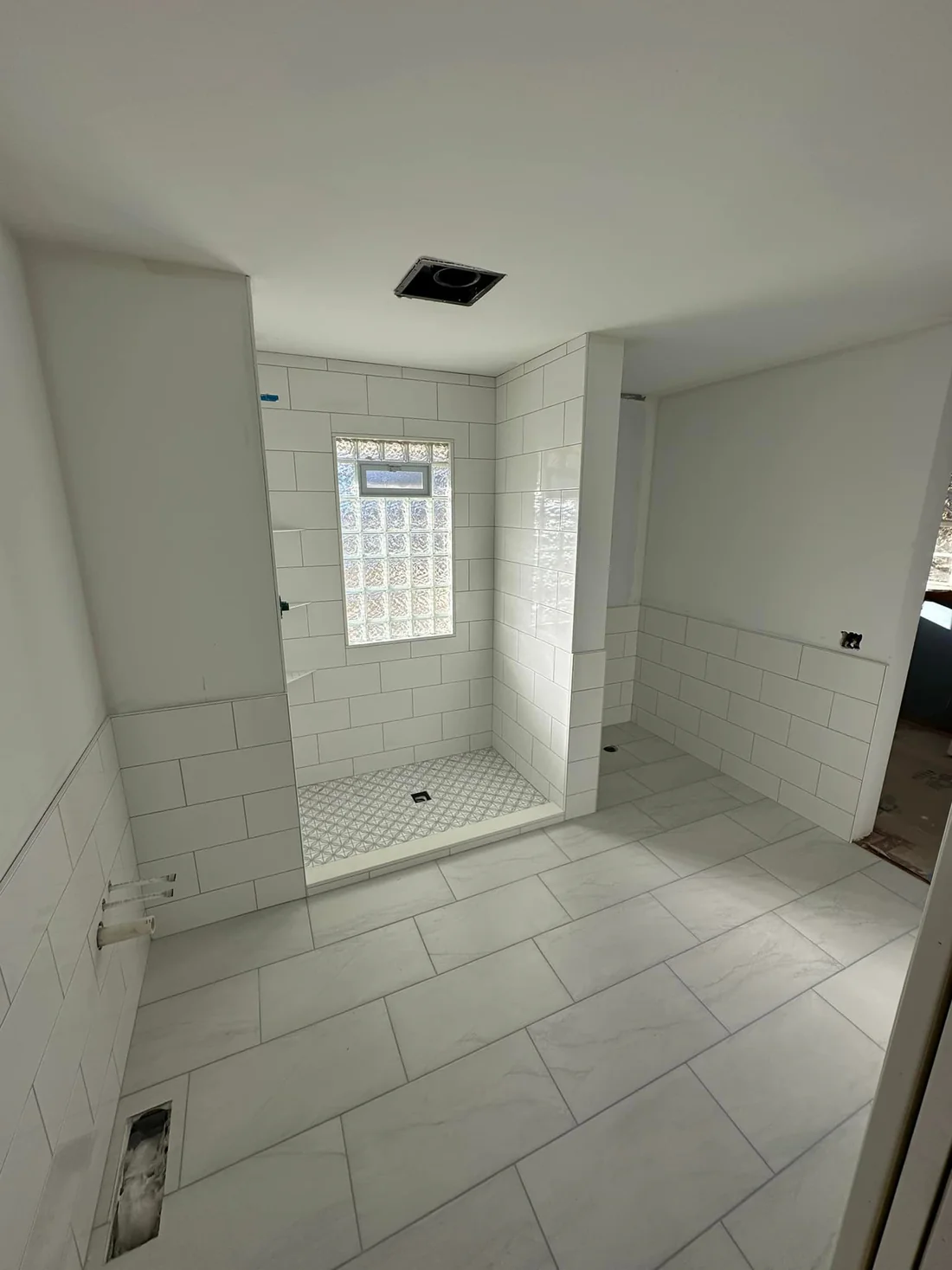 Metro Remodeling Remodeled Ultra Clean Bathroom With Large Tile & Large Format Flooring5