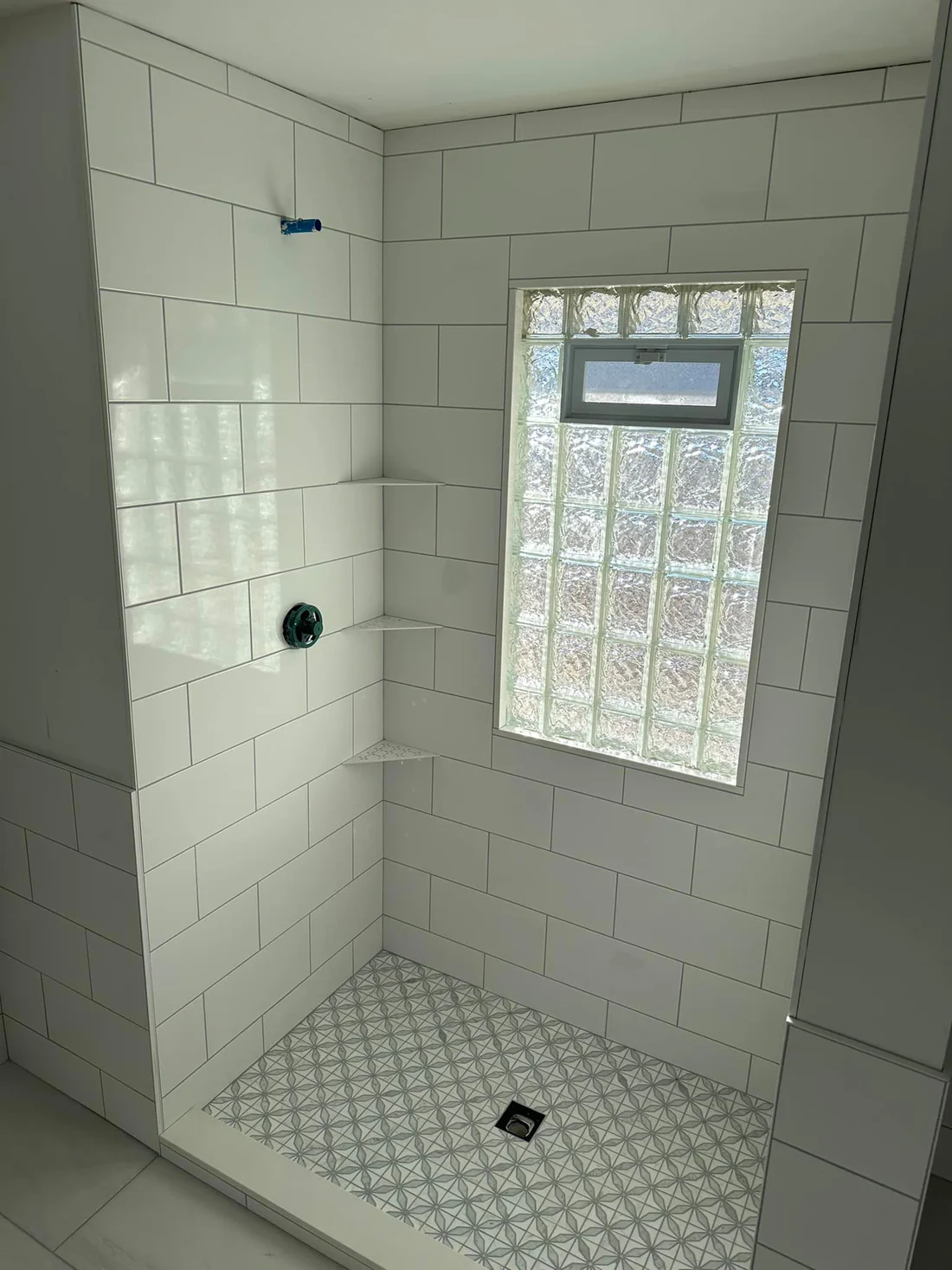 Metro Remodeling Remodeled Ultra Clean Bathroom With Large Tile & Large Format Flooring8
