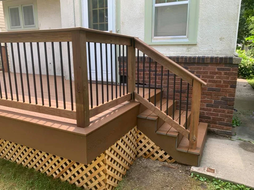 Metro Remodeling Simple Low-Level Composite Deck W: Stairs2