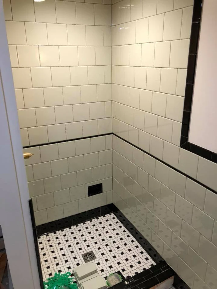 Metro Remodling Vintage Bathroom With Modern Flair3
