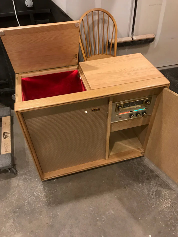 Metro Rremodeling Custom Record Player with Bar Curio Cabine2