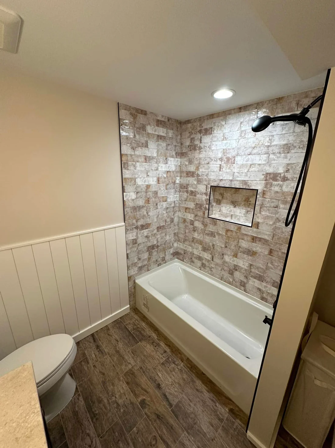 Rustic Style Tub Shower Combo W: Accent Lighting3